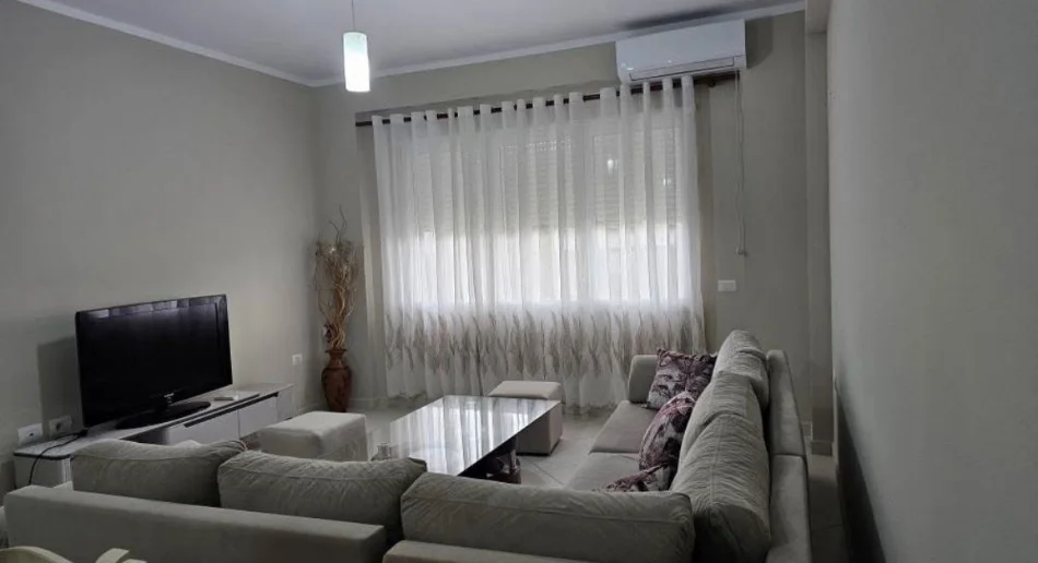 Tirane, jepet me qera apartament 2+1 Kati 1, 80 m² 650 € (Liqeni Artificial)
