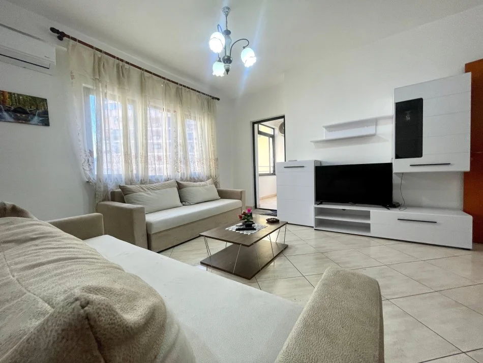 Tirane, shitet apartament 2+1+Ballkon Kati 7, 118 m² 210.000 € (Stacioni i Trenit)