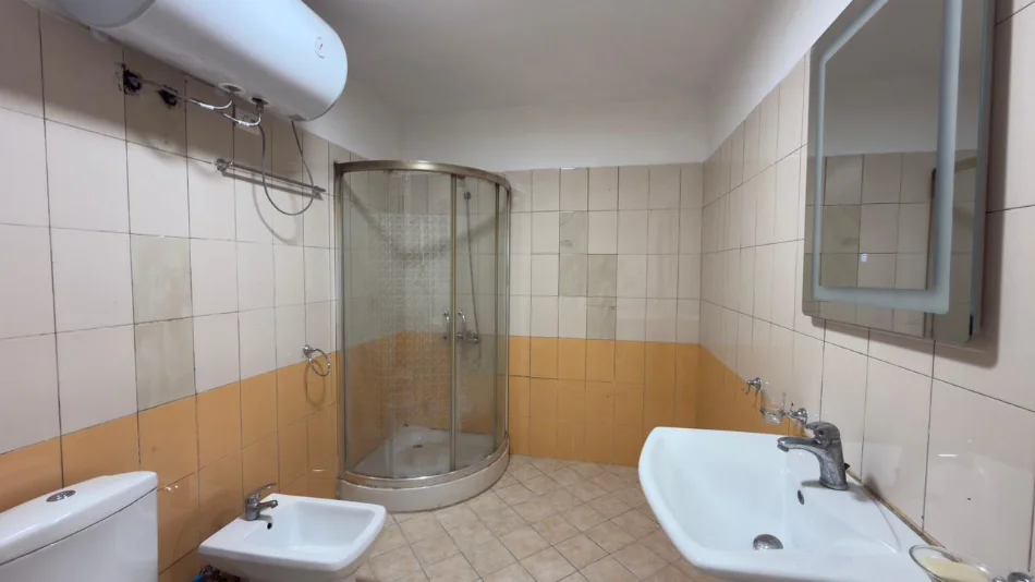 Tirane, jepet me qera apartament 2+1 Kati 8, 113 m² 600 € (Rruga Dritan Hoxha)