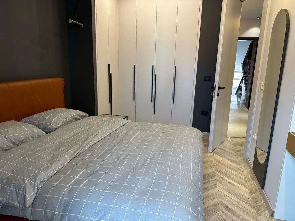 Tirane, jepet me qera apartament 1+1 Kati 4, 70 m² 800 € (Kompleksi Deliorgji)