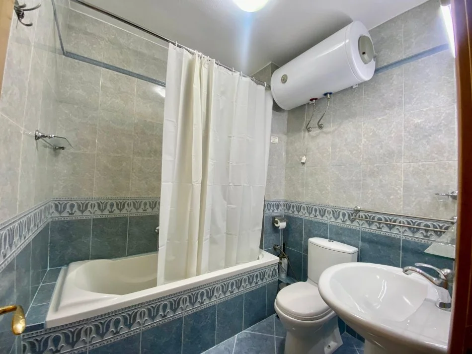 Tirane, jepet me qera apartament 2+1+Aneks+Ballkon Kati 9, 100 m² 800 € (komuna parisit)