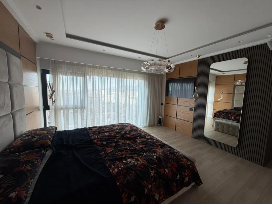 Tirane, jepet me qera apartament Dublex , 240 m² 3.500 € 