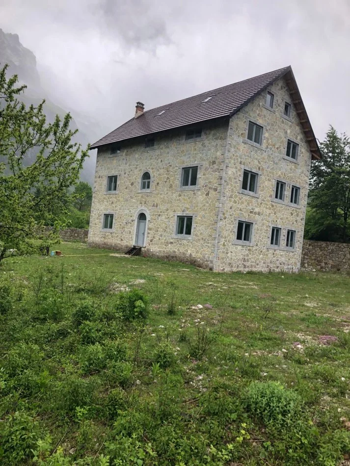 Shkoder, shitet Vile 3+1 Kati 3, 480 m² 600.000 € (Theth)