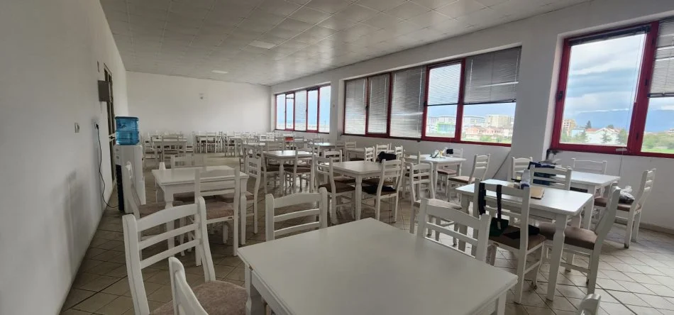 Tirane, jepet me qera magazine Kati 1, 1.800 m² 4.000 € (ne Fushe Mzeze)