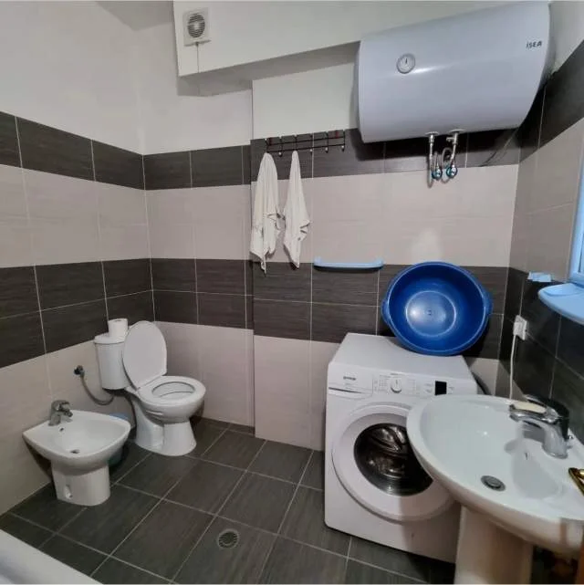 Vlore, shitet apartament 1+1 Kati 4, 54 m² 65.000 Euro (Orikum, Qender Pallatet e reja)