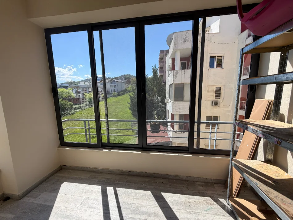 Shqiperi, jepet me qera apartament 1+1+Ballkon Kati 3, 68 m² 600 € (Liqeni i Thate)