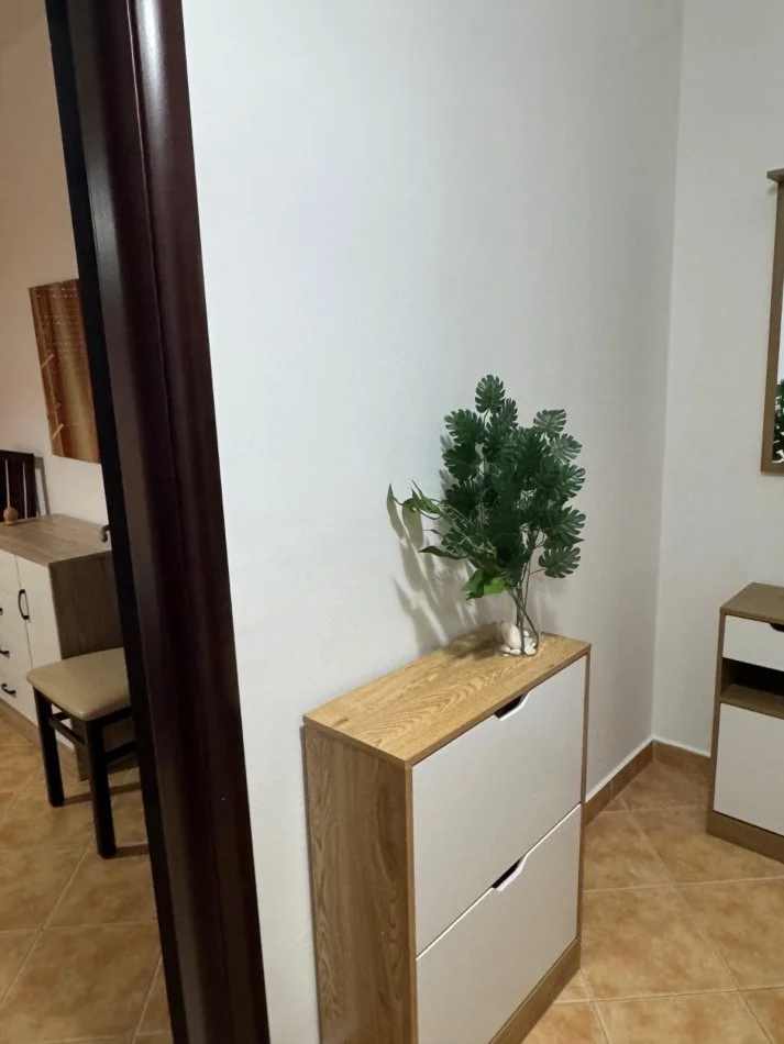 Tirane, jepet me qera apartament 1+1 Kati 3, 70 m² 500 € (Ambasada Amerikane)