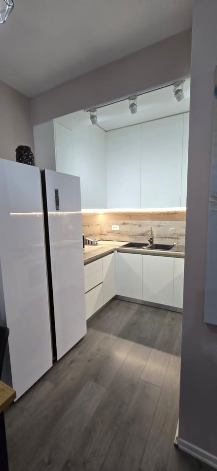 Tirane, jepet me qera apartament 1+1+Ballkon Kati 4, 75 m² 550 € 