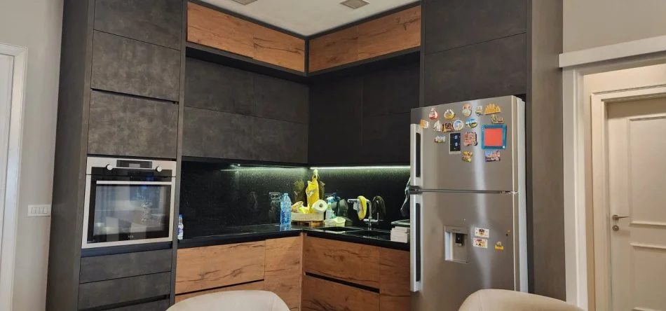 Tirane, jepet me qera apartament 2+1+Ballkon Kati 6, 700 € (Fusha e Aviacionit)