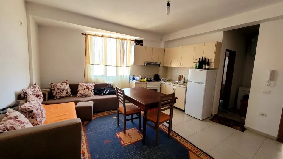 Tirane, jepet me qera apartament 1+1+Ballkon Kati 1, 55 m² 280 € (Sauk i Vjeter)