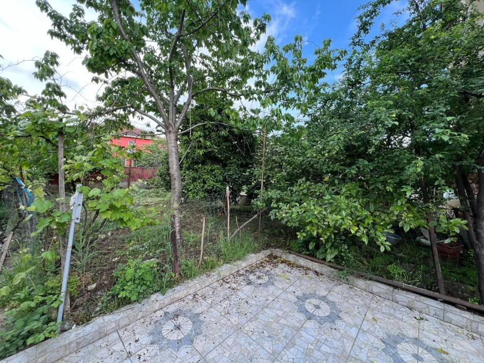 Tirane, jepet me qera apartament 2+1+Ballkon Kati 2, 100 m² 450 € (Allias)