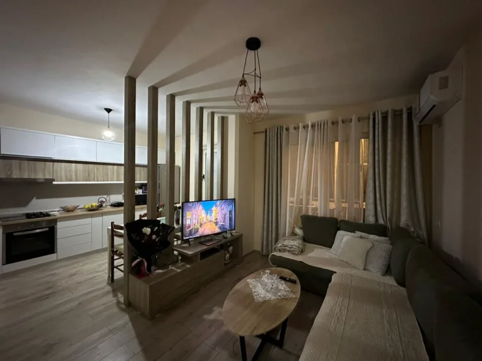 Durres, jepet me qera apartament 1+1+Aneks+Ballkon Kati 6, 60 m² 420 € 