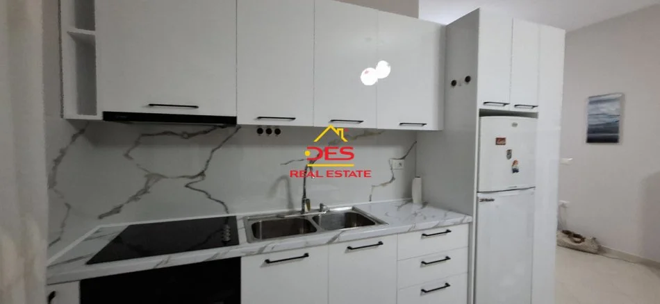 Vlore, jepet me qera apartament 1+1+Ballkon Kati 6, 70 m² 330 € (Rruga Sadik Zotaj)