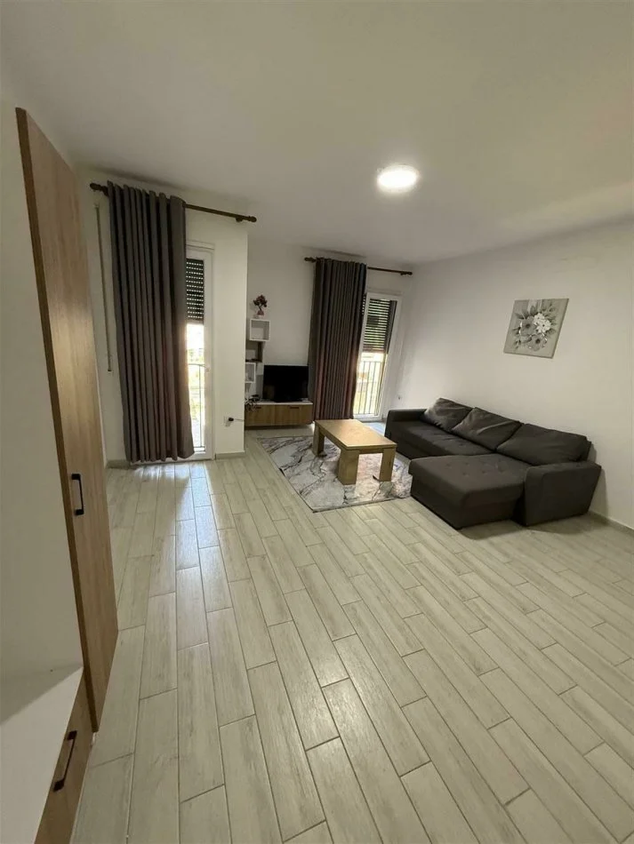 Tirane, jepet me qera apartament 1+1+parkim Kati 2, 65 m² 450 € (Kompleksi Jolla, Astir)