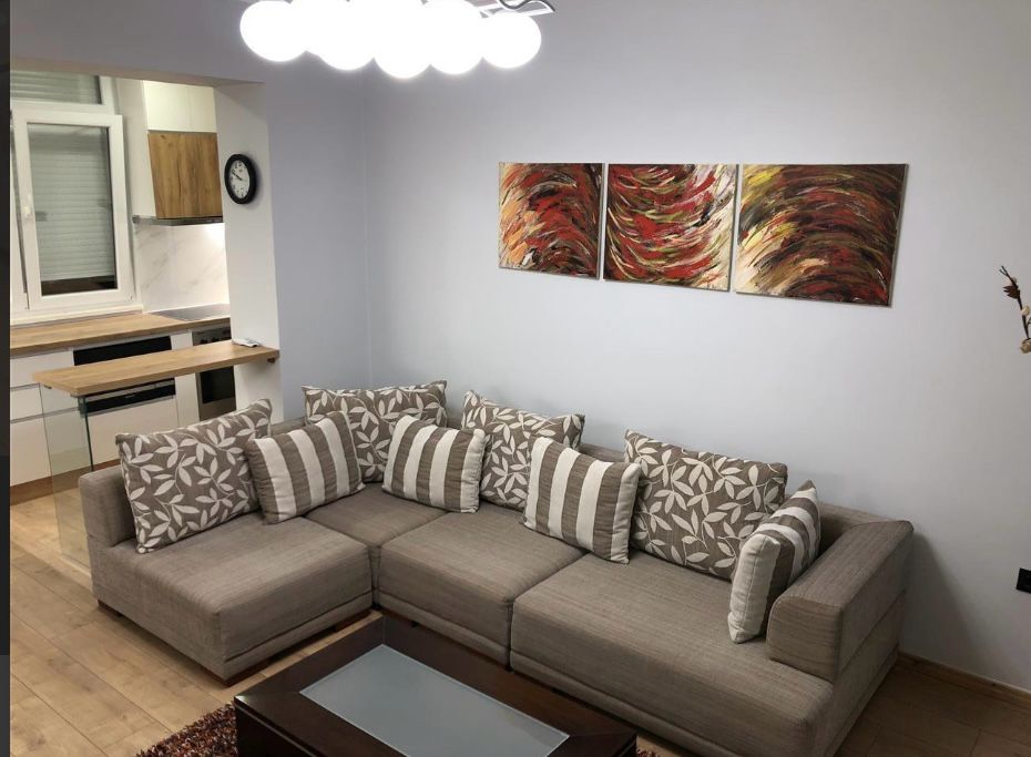 Tirane, jepet me qera apartament 1+1 Kati 2, 65 m² 630 € 