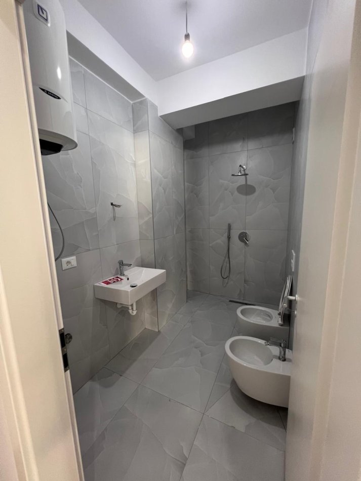 Tirane, shitet apartament 2+1+Ballkon Kati 5, 94 m² 131.000 € (rruga Pasho Hysa)