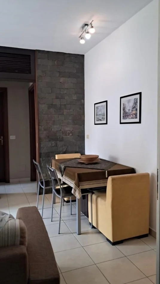 Tirane, jepet me qera apartament 2+1 Kati 4, 90 m² 600 € (Bar Agroni Fusha e Aviacionit)