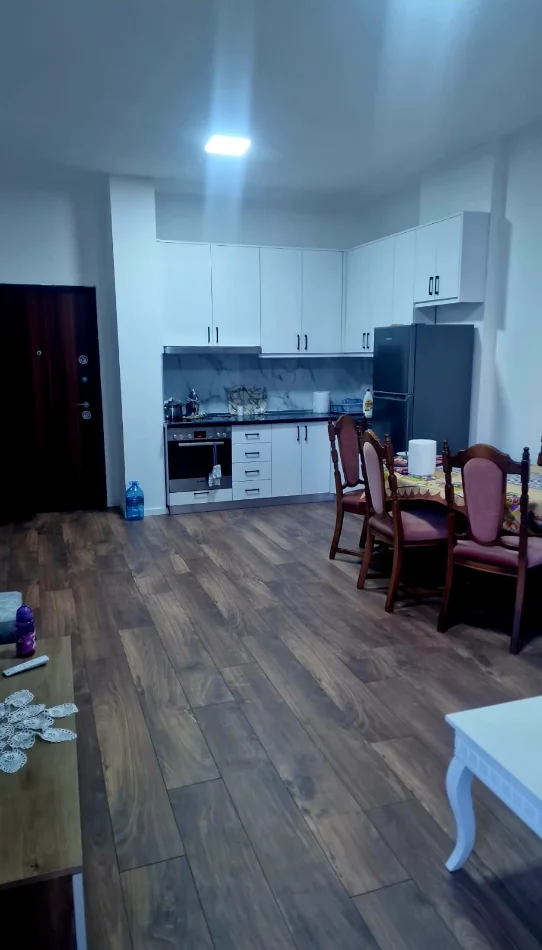 Tirane, jepet me qera apartament 1+1+Aneks+Ballkon Kati 2, 350 € (paskuqan)