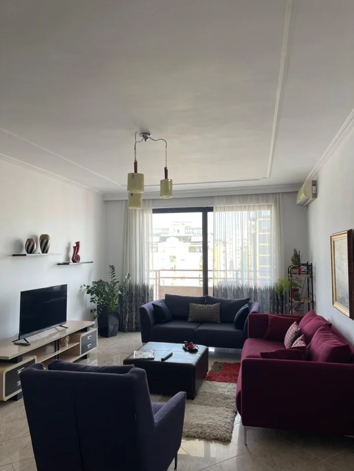 Tirane, jepet me qera apartament 2+1 Kati 8, 145 m² 800 € (Bllok,rruga Nikoll Tupe)