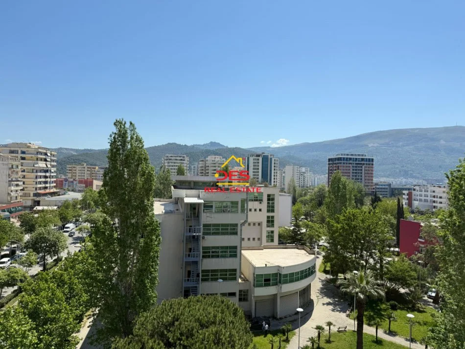 Vlore, jepet me qera apartament 1+1+Ballkon Kati 7, 75 m² 350 € (Rr Kosova, Vlorë)