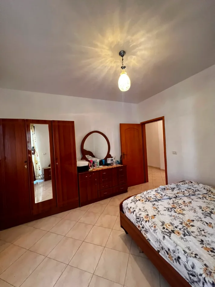 Durres, jepet me qera apartament 2+1+Ballkon Kati 2, 104 m² 500 € (Royal G Hotel,Plazh,Durres)