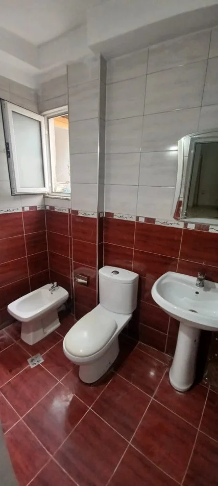 Tirane, jepet me qera apartament 3+1+Aneks+Ballkon Kati 2, 110 m² € (Nikolla Zoraqi prane Fufarmes)