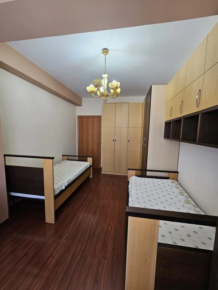 Tirane, jepet me qera 2+1 Kati 3, (kopshti Zoologjik)