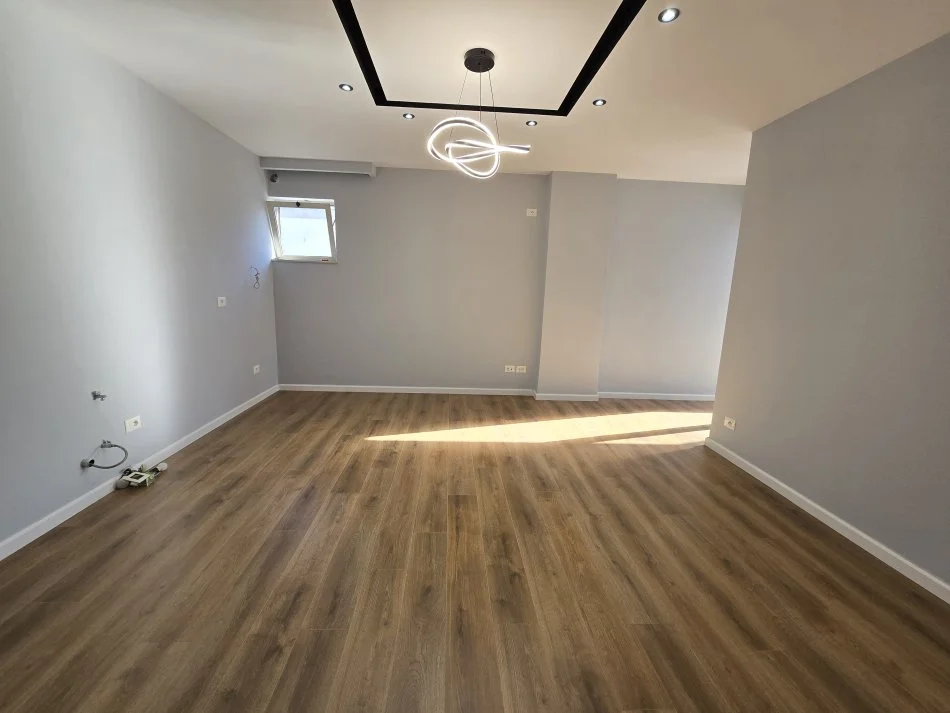 Tirane, shitet apartament 2+1+Ballkon Kati 8, 99 m² 108.000 € (Kthesa Kamzes)
