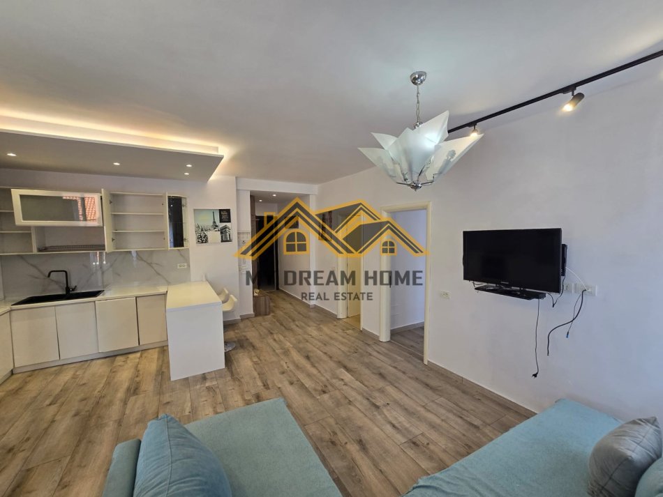 Durres, jepet me qera apartament 2+1 Kati 9, 90 m² 450 € (Plazh)