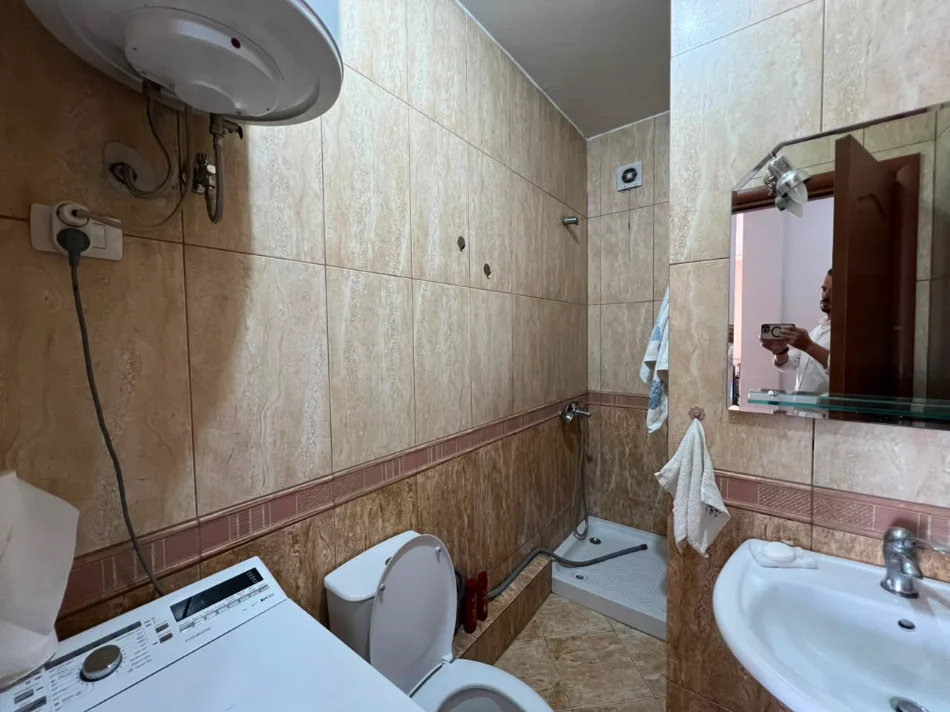 Tirane, jepet me qera apartament 1+1+Ballkon Kati 6, 75 m² 550 € (Rruga Tefta Tashko Koco)