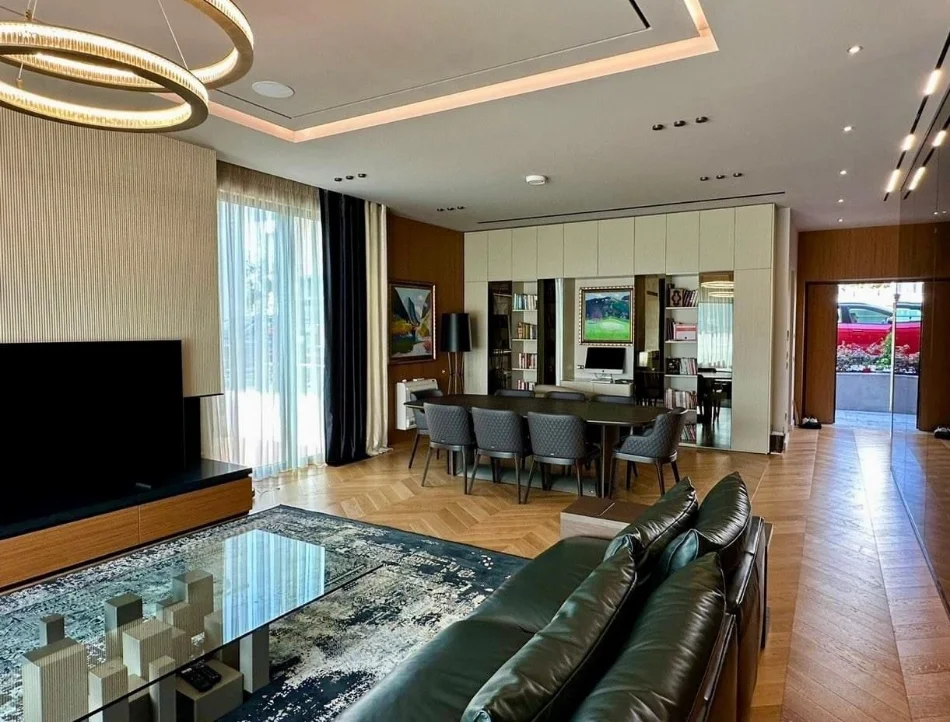 Tirane, shitet Vile 4+1 , 270 m² 1.000.000 € 