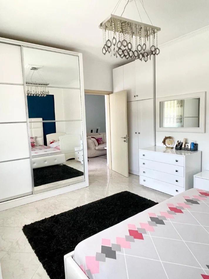 Tirane, jepet me qera apartament 2+1+Ballkon Kati 2, 90 m² 650 € (Pran Ish Hipotekes)