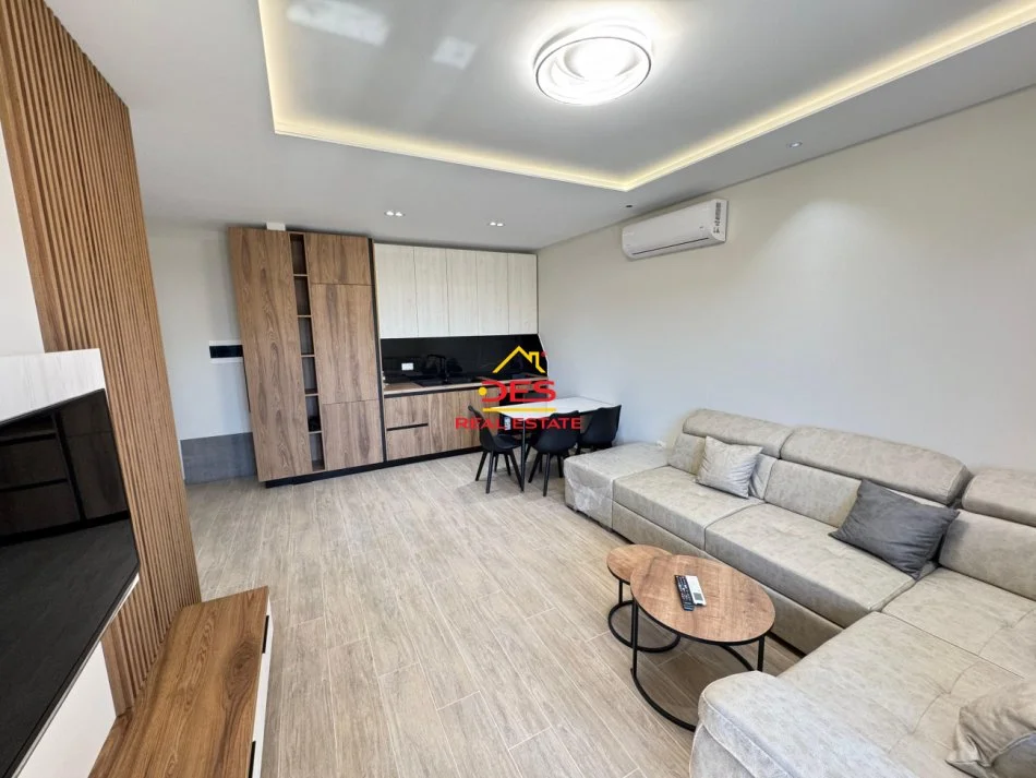 Vlore, jepet me qera apartament 1+1+Ballkon Kati 2, 70 m² 300 € (Rruga Gjergj Kastrioti)