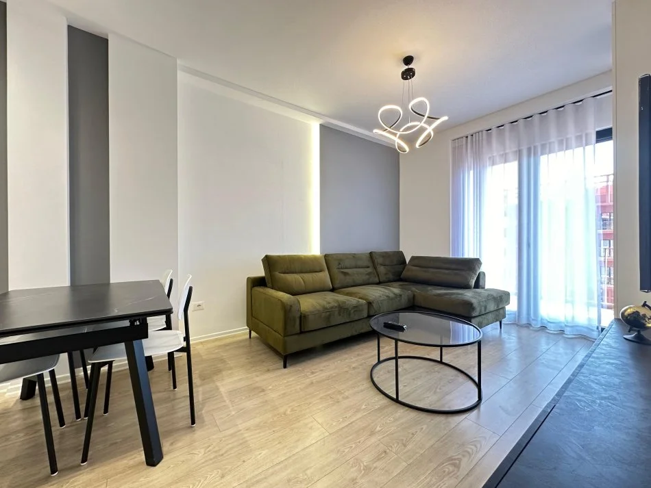 Tirane, jepet me qera apartament 1+1+Ballkon Kati 14, 68 m² 900 € 
