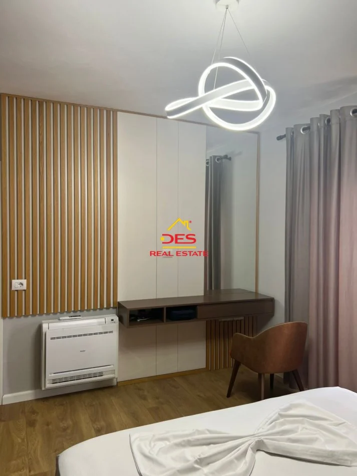 Vlore, jepet me qera apartament 2+1+Ballkon Kati 9, 109 m² 600 € (Rruga Fiqirete Musta)