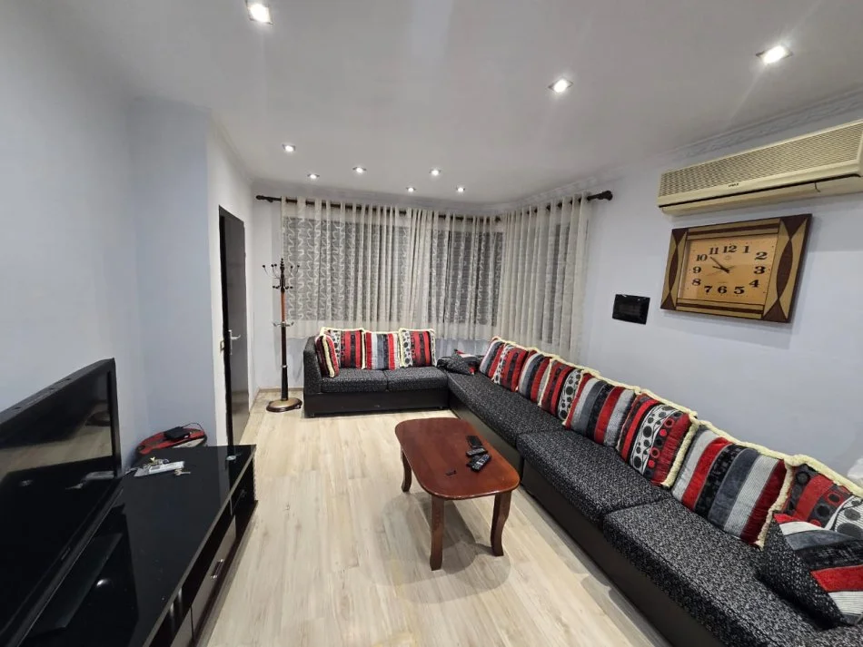 Tirane, jepet me qera 2+1+Ballkon , 90 m² 450 € (jordan misja)