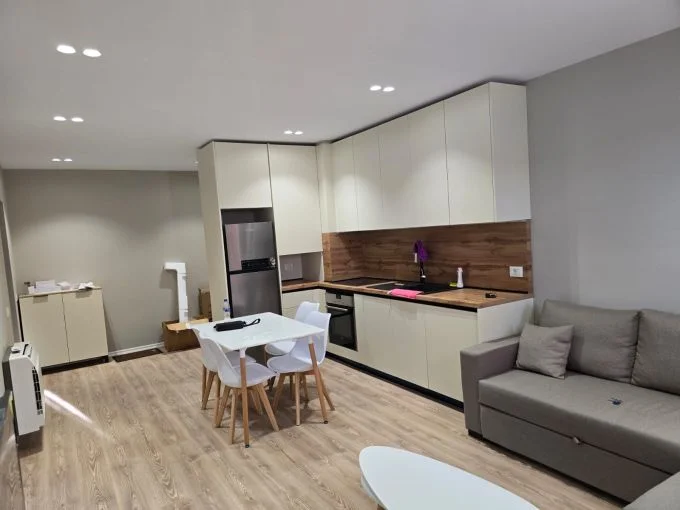 Tirane, jepet me qera apartament 2+1 Kati 3, 85 m² 500 € (Tek UNIVERS CITY)