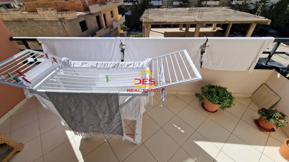 Vlore, jepet me qera apartament 2+1+Ballkon Kati 3, 110 m² 700 € (Rruga Gjergj Arianiti)