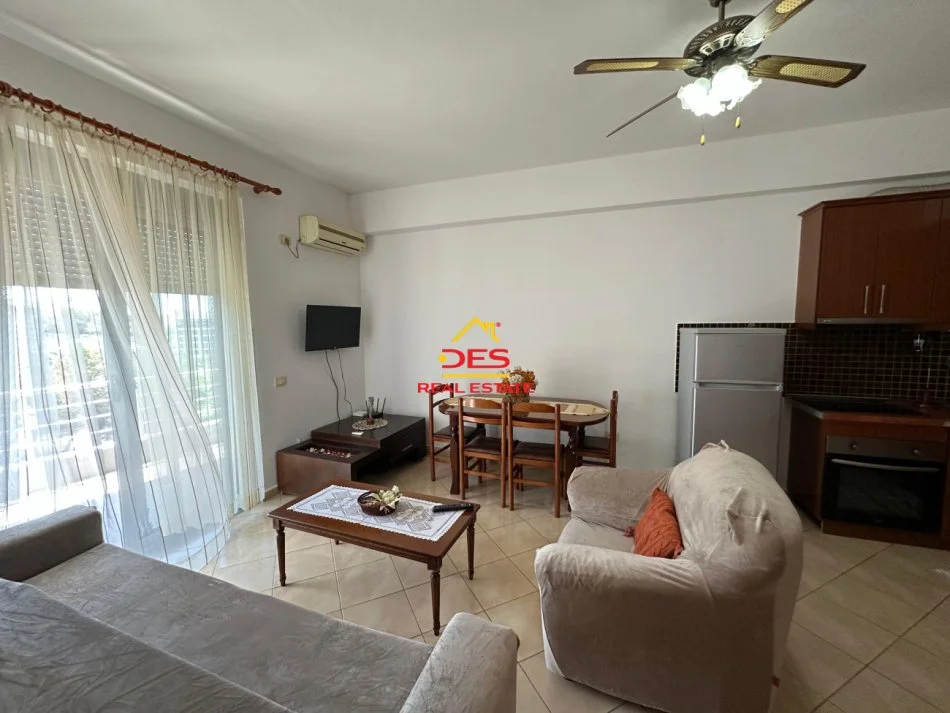 Vlore, jepet me qera apartament 1+1+Ballkon Kati 2, 70 m² 300 € (Rruga Dhimitër Konomi)
