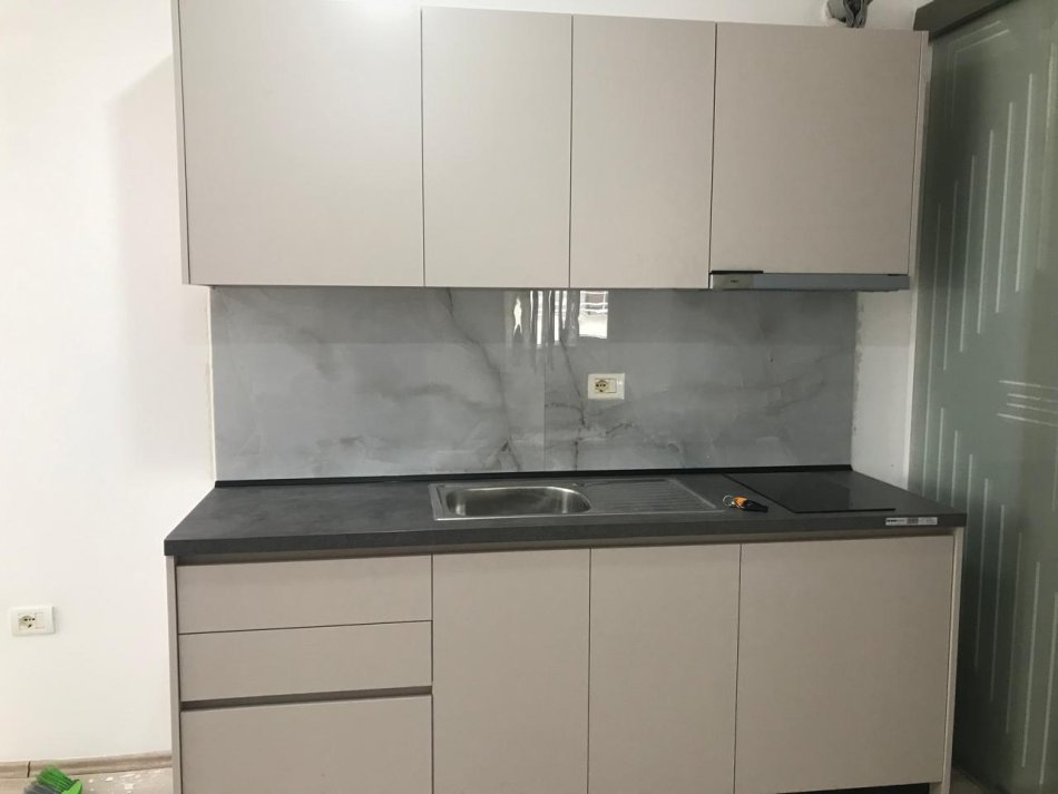 Tirane, jepet me qera apartament 2+1+Ballkon Kati 3, 70 m² 330 € (Teodor Keko)