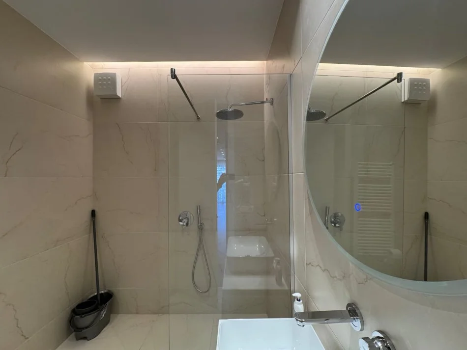 Tirane, jepet me qera garsonier 1+1 Kati 3, 50 m² 550 € (Liqeni i Thate)