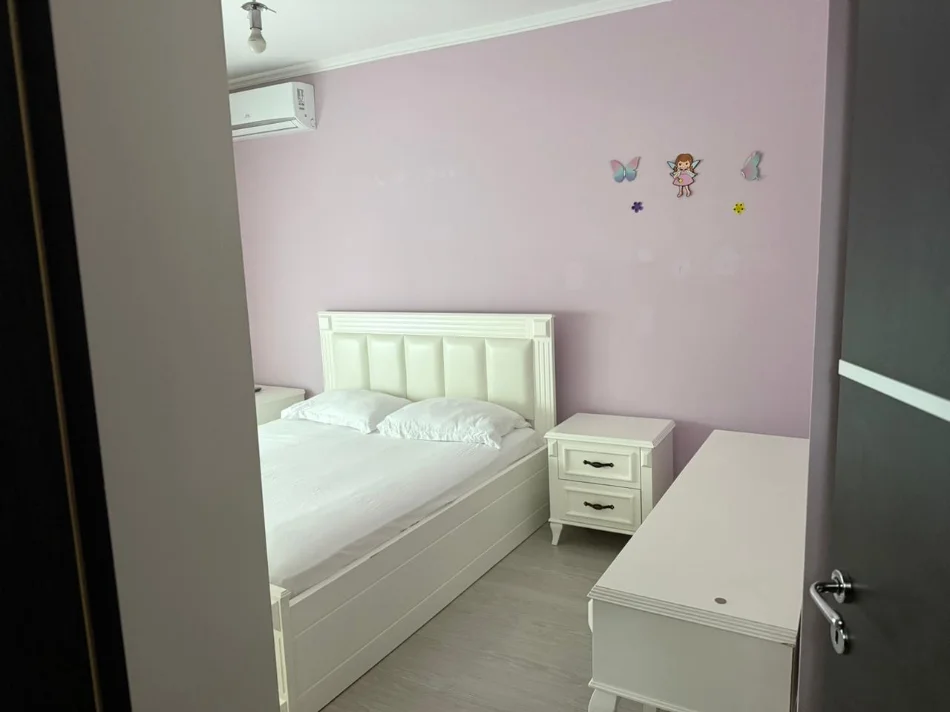 Tirane, jepet me qera apartament 2+1 Kati 5, 95 m² 700 € 