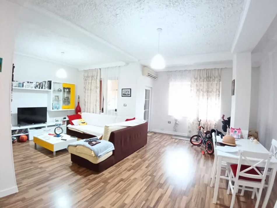 Tirane, shitet apartament 2+1+Ballkon Kati 3, 125 m² 195.000 € (Shkolla e Baletit)