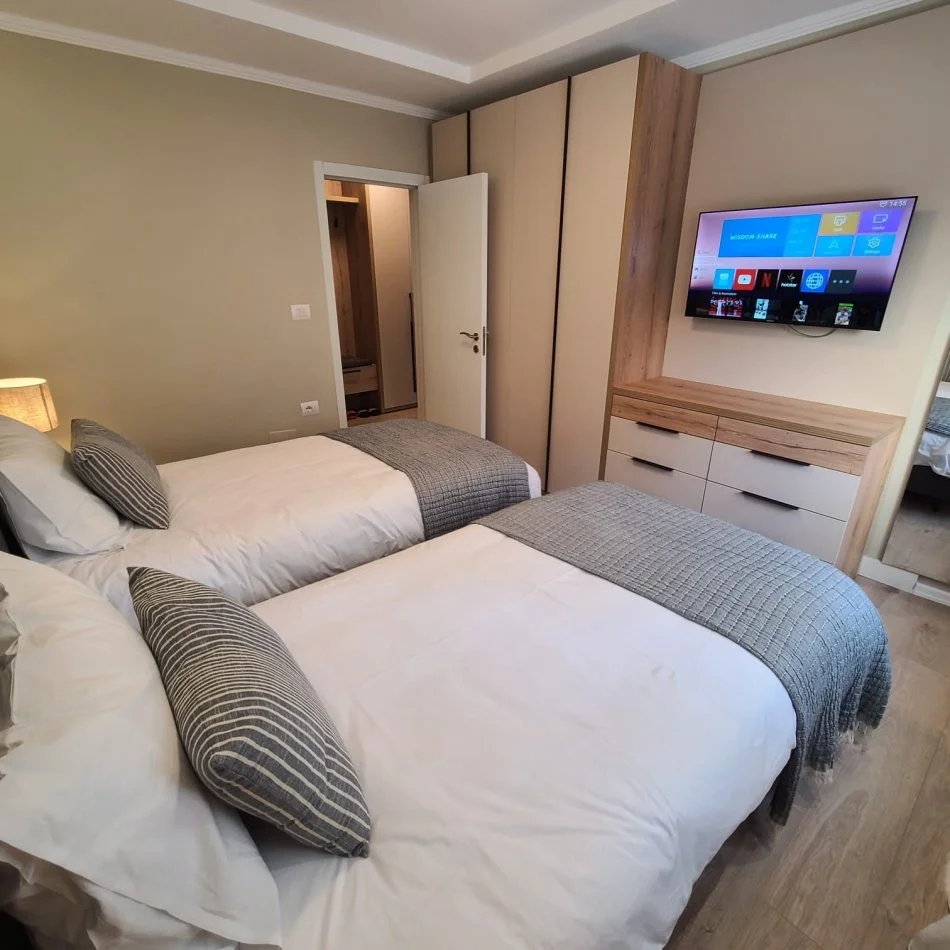 Tirane, jepet me qera apartament 1+1 Kati 1, 57 m² 750 € (Myslym Shyr tek Tregu Cam)