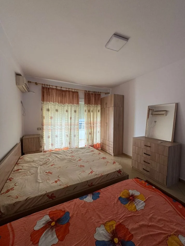 Tirane, jepet me qera apartament 1+1+Ballkon Kati 5, 90 m² 450 € (Astir)