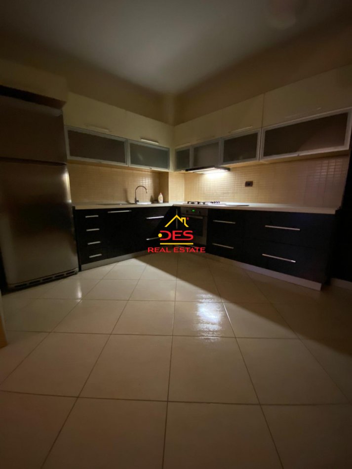 Vlore, jepet me qera apartament 2+1+Ballkon Kati 5, 90 m² 350 € (Rruga 7 Nëntori , Vlorë)