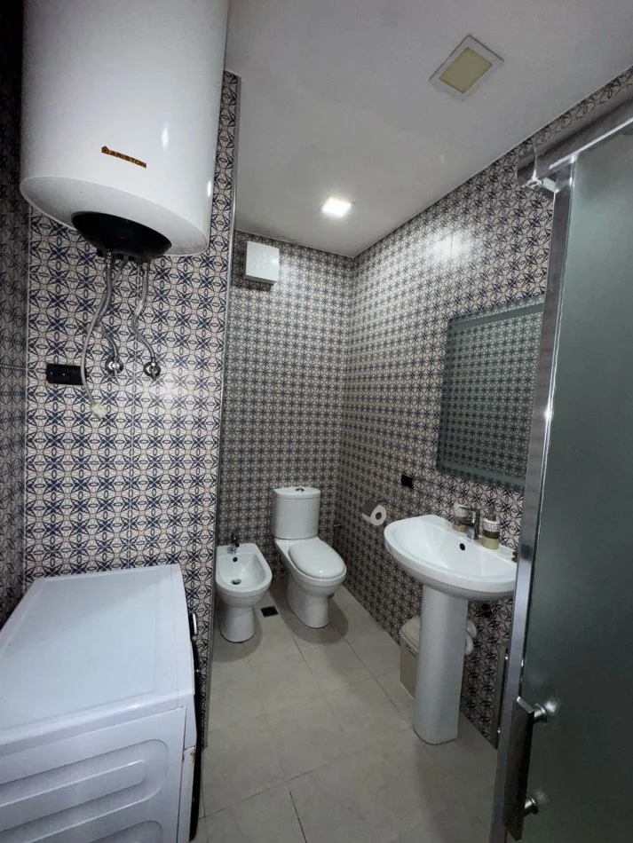 Tirane, jepet me qera apartament 2+1 Kati 5, 110 m² 600 € (Komuna e Parisit)