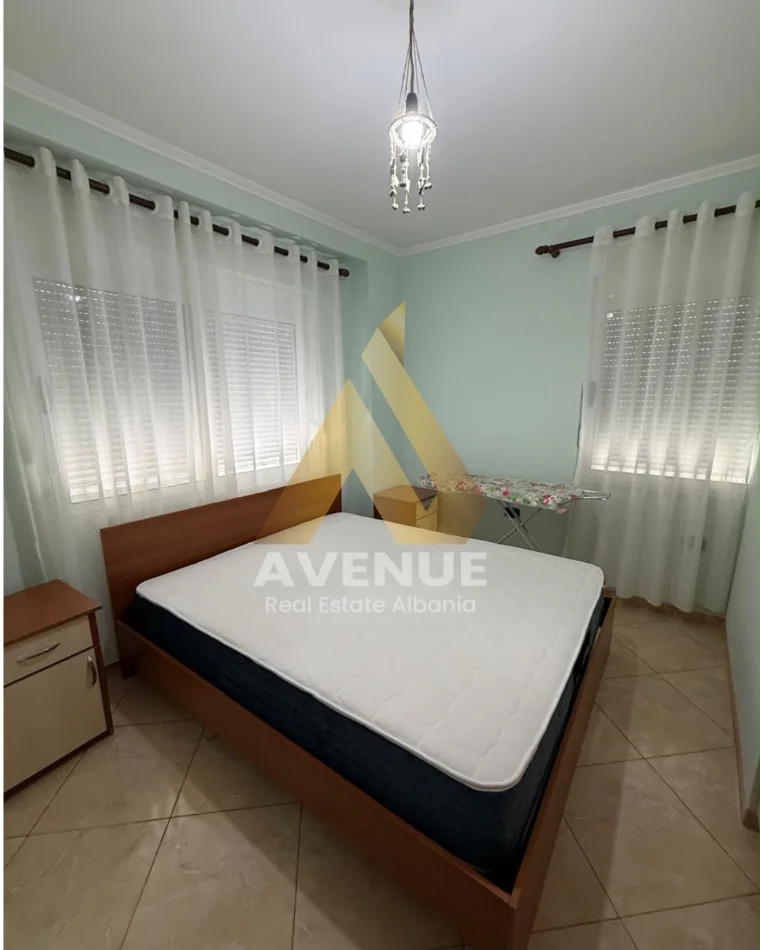 Tirane, jepet me qera apartament 2+1+Ballkon Kati 3, 67 m² 500 € (Bulevardi Bajram Curri)
