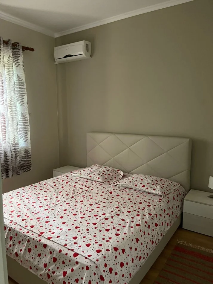 Tirane, jepet me qera Vile 1+1+Ballkon Kati 1, 70 m² 450 € (Ferit Xhajko)