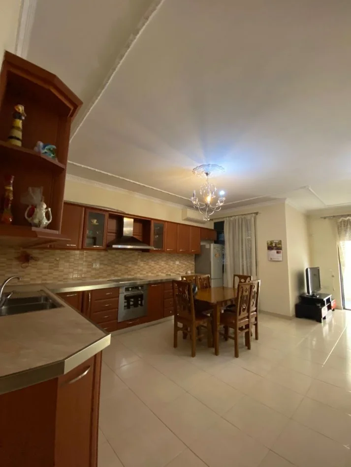 Tirane, jepet me qera apartament 2+1 Kati 5, 130 m² 500 € (Rruga kodra e diellit)